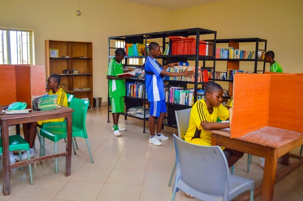 STUDENTS MAKE EFFICIENT USE OF THE SCHOOL LIBRARY